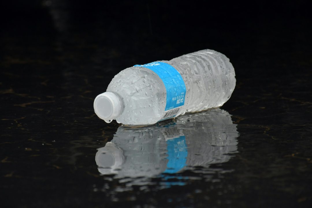 Bottled water is marketed as the cleaner, safer alternative — yet multiple studies (Journal of Hazardous Materials, 2024) reveal it often contains up to 100 times more microplastics than tap water.