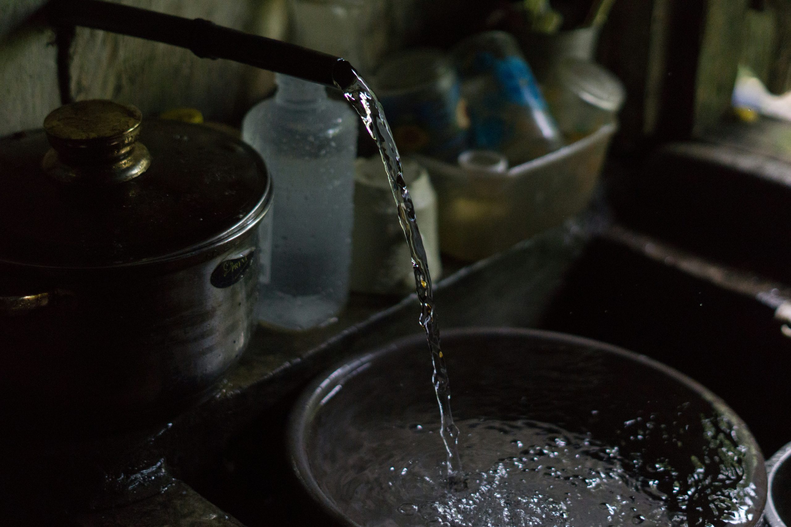 Ion exchange and adsorption are fundamentally different filtration mechanisms. Learn how they work, where they apply, and why confusion leads to false expectations.