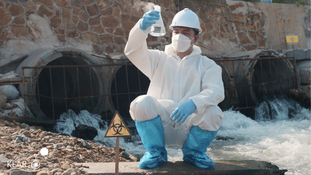Why can PFAS travel so far through the environment? Learn how water, soil, groundwater, chain length and chemical structure influence PFAS mobility.